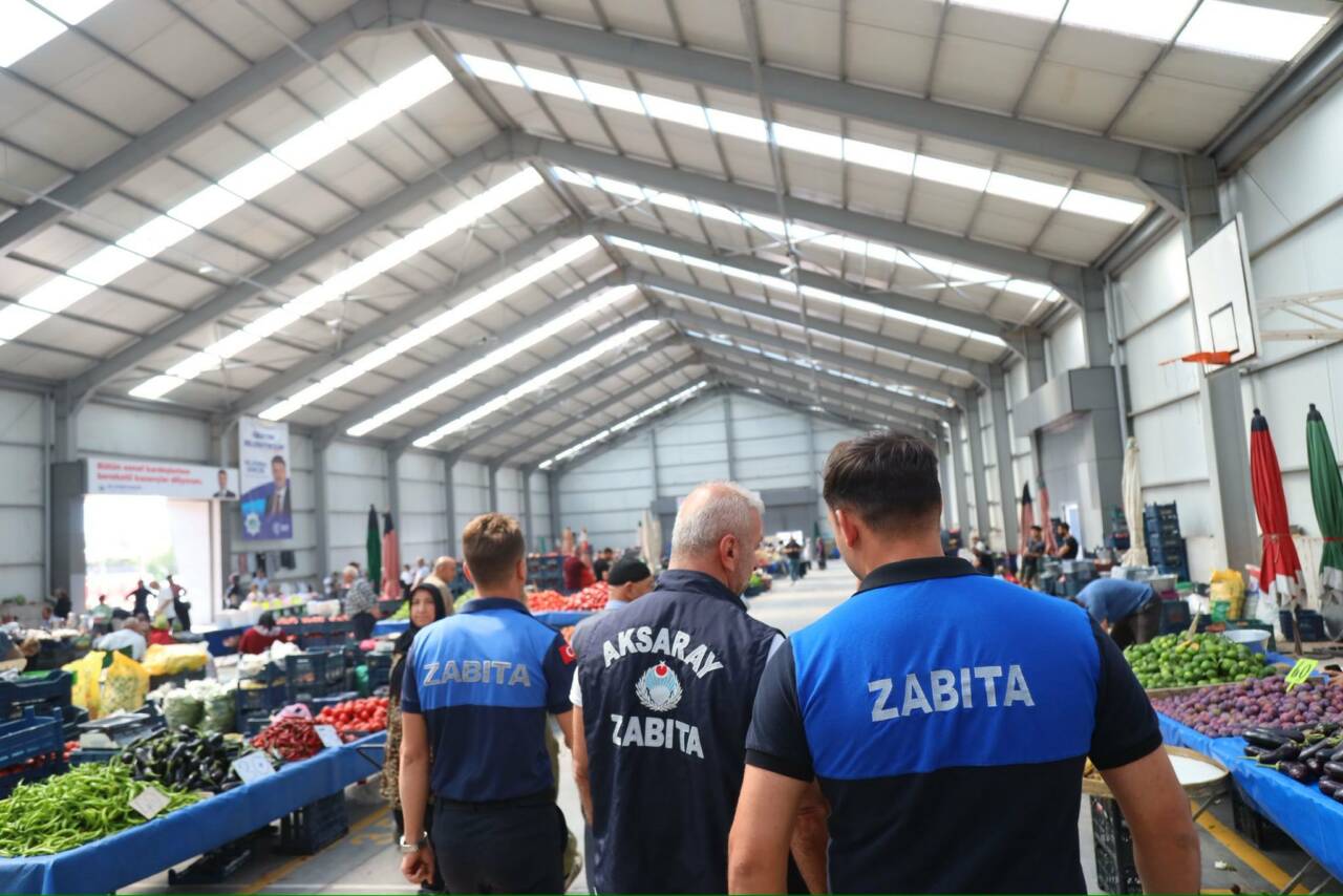Aksaray Belediyesi, vatandaşların gönül rahatlığıyla alışveriş yapabilmesi amacıyla pazar denetimlerini