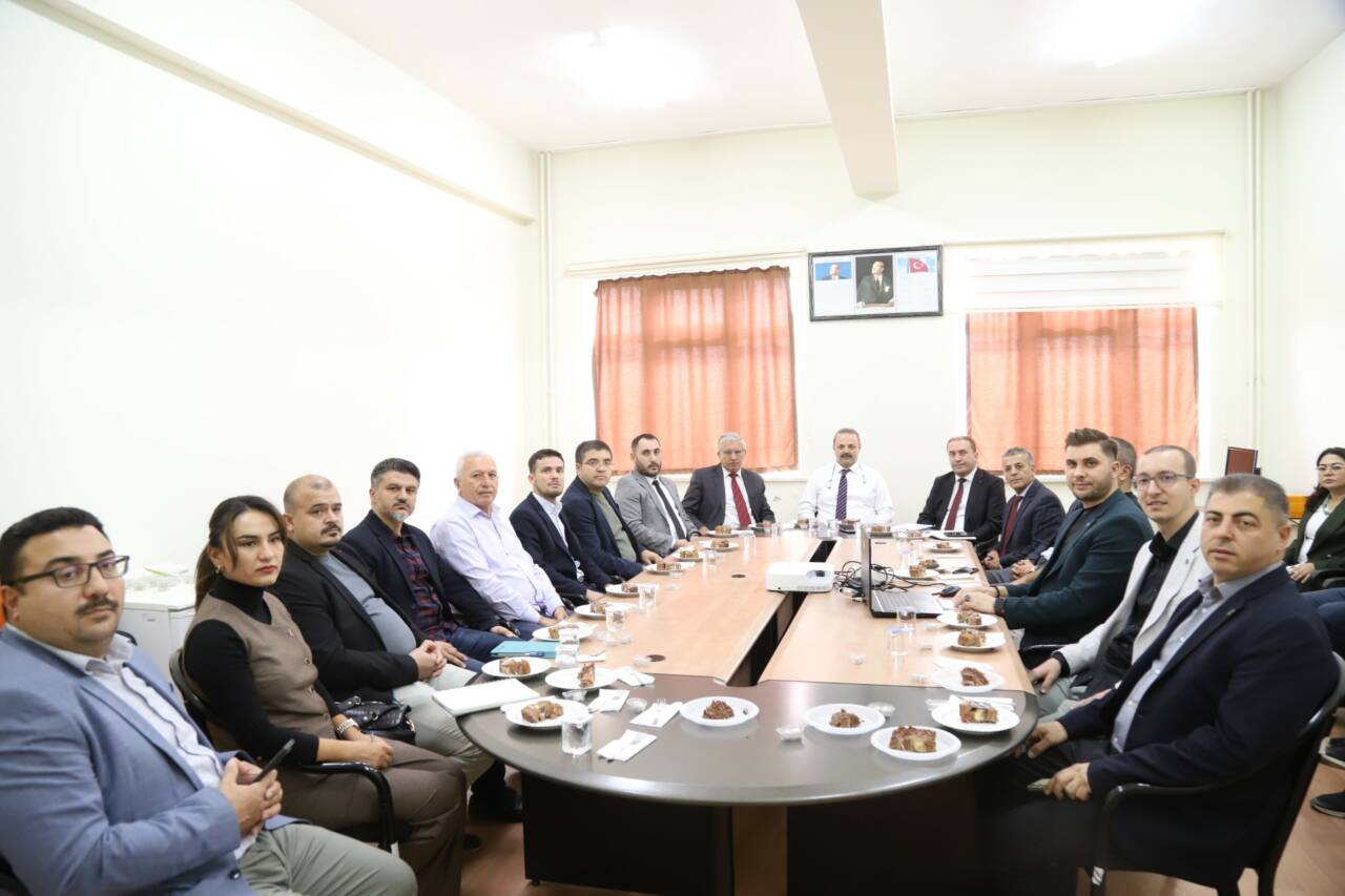 Aksaray Üniversitesi (ASÜ) Rektörü Prof. Dr. Alpay Arıbaş başkanlığında yürütülen
