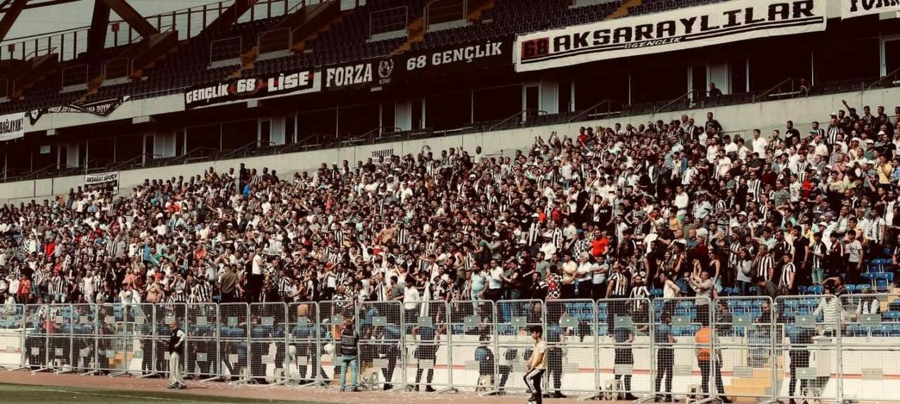 Aksarayspor’un taraftar topluluklarından 68 Gençlik Taraftarlar Derneği, son günlerde taraftar