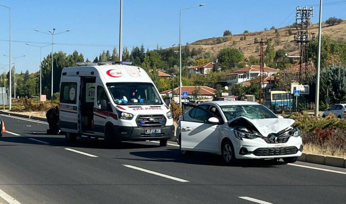 Kırşehir merkeze bağlı Özbağ beldesinde meydana gelen kazada otomobilin çarptığı