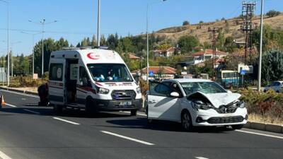 Kırşehir merkeze bağlı Özbağ beldesinde meydana gelen kazada otomobilin çarptığı