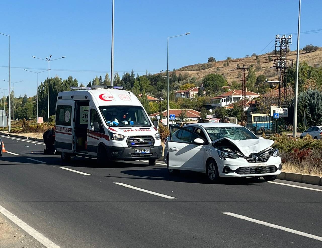 Kırşehir merkeze bağlı Özbağ beldesinde meydana gelen kazada otomobilin çarptığı