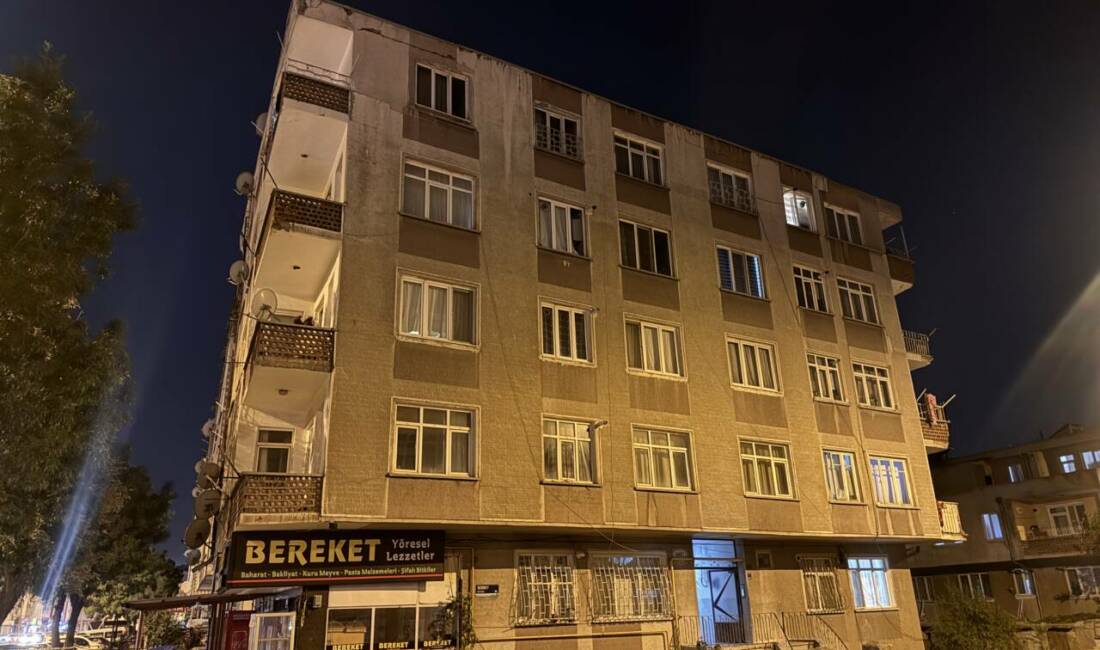 Kayseri'de 5 katlı binanın birinci katının zeminindeki seramiklerin patladı. Olayda