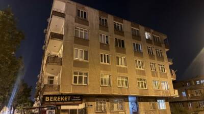 Kayseri'de 5 katlı binanın birinci katının zeminindeki seramiklerin patladı. Olayda