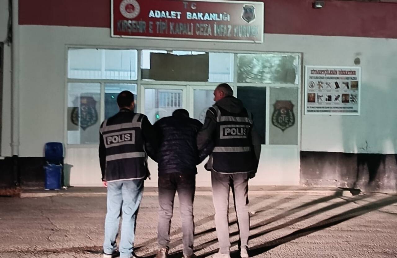 Kırşehir'de İl Emniyet Müdürlüğü  ekipleri tarafından çeşitli suçlardan haklarında kesinleşmiş