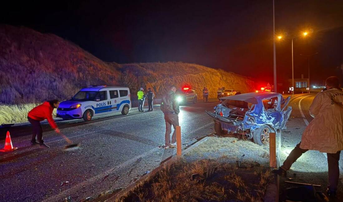 Yozgat'ta meydana gelen kazada aydınlatma direğine çarpan otomobilin sürücüsü yaşamını