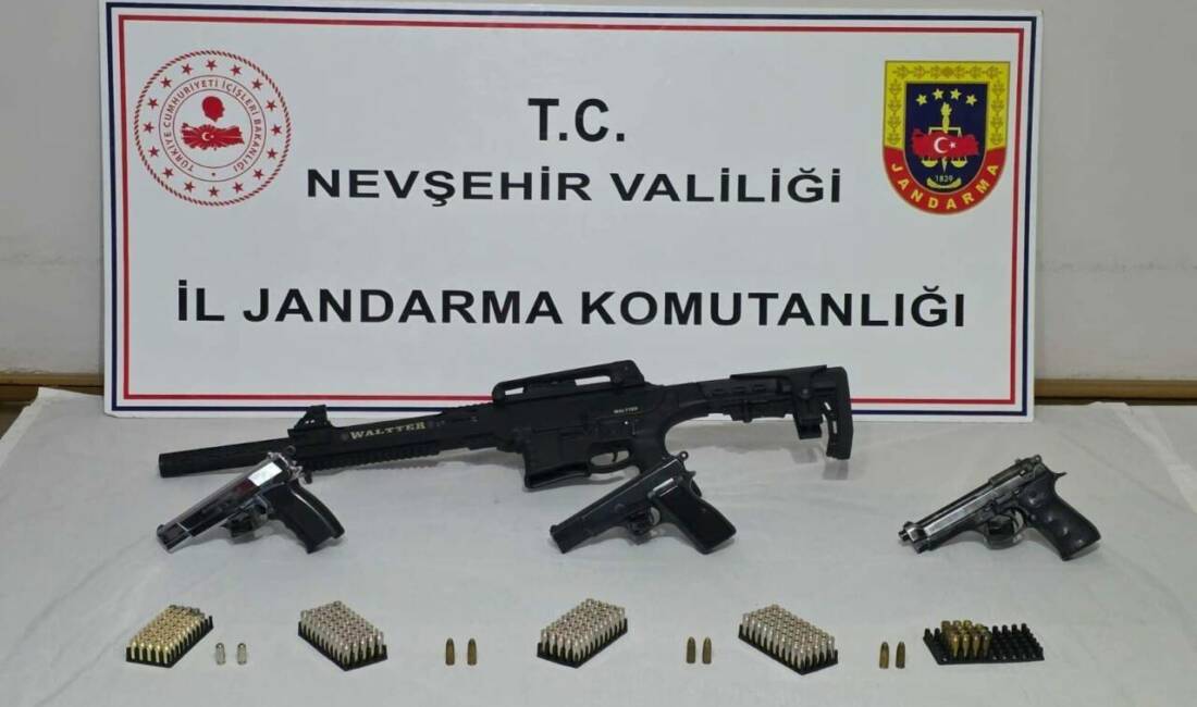 Nevşehir'in Derinkuyu ilçesinde Jandarma Komutanlığı ekipleri tarafından düzenlenen ruhsatsız silah