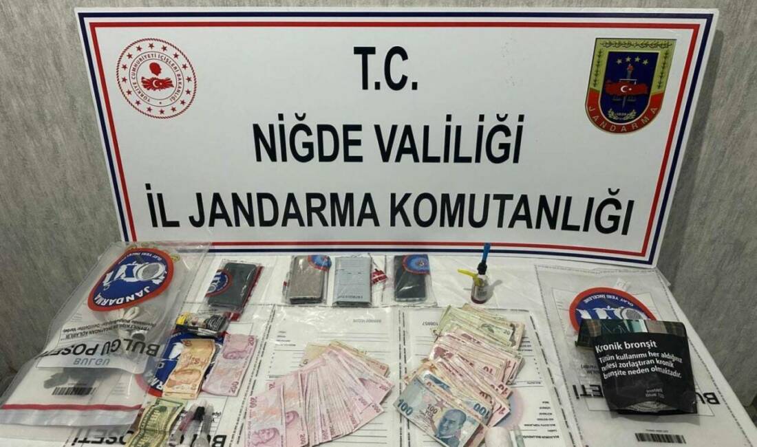 Niğde'de İl Jandarma Komutanlığı ekipleri tarafından düzenlenen uyuşturucu operasyonunda 4