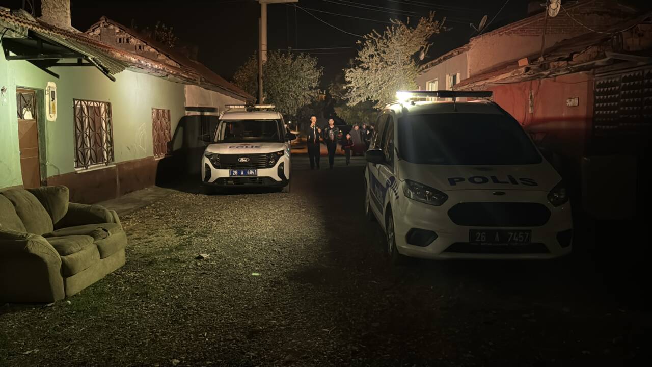 Eskişehir'in Tepebaşı ilçesinde yaşanan olayda sobadan sızan karbonmonoksit gazından zehirlenen