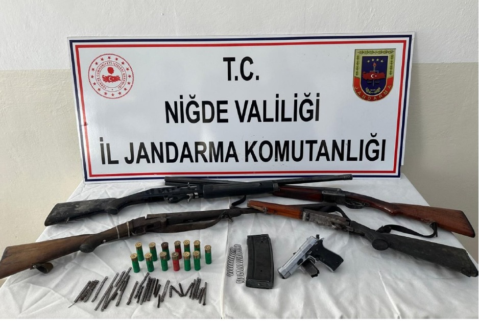 Niğde'nin Çiftlik ilçesinde, İl Jandarma Komutanlığı ekipleri tarafından düzenlenen ruhsatsız