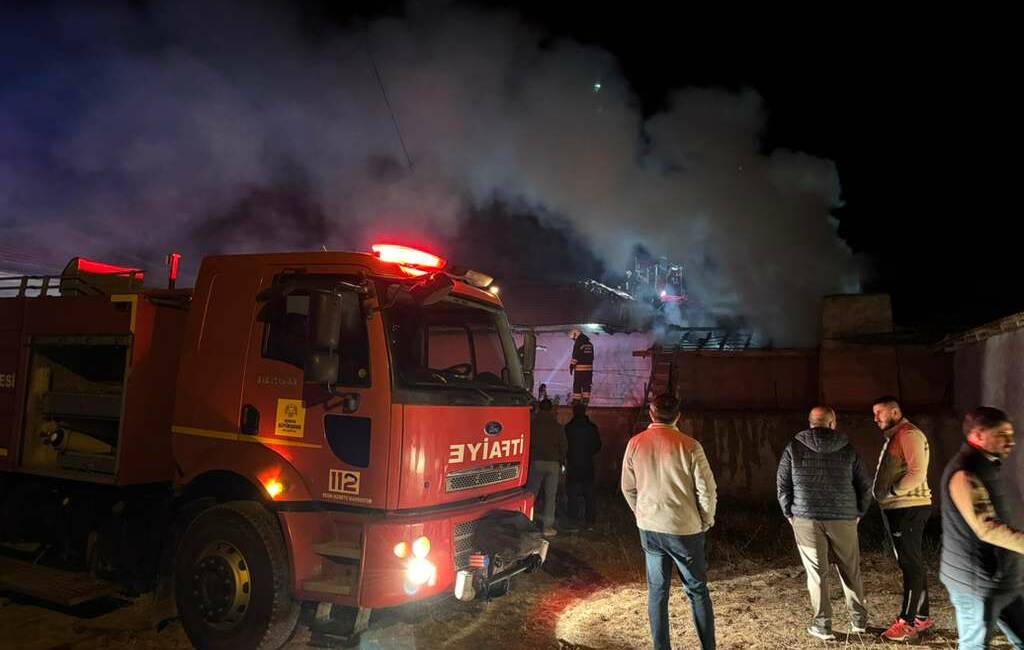 Konya'nın Kulu ilçesinde yaşanan olayda müstakil evde yangın çıktı. Çıkan