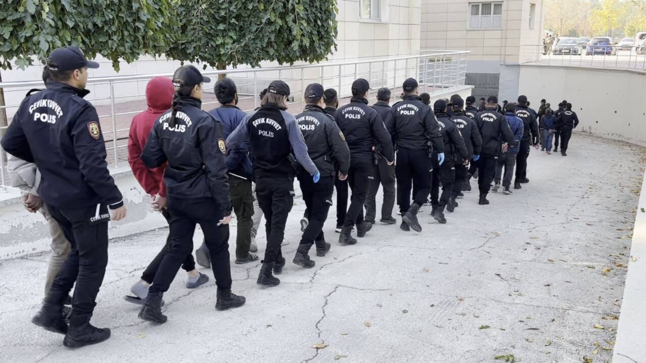Konya merkezli 12 ilde düzenlenen "Narkokapan Konya" operasyonunda 446 gözaltına