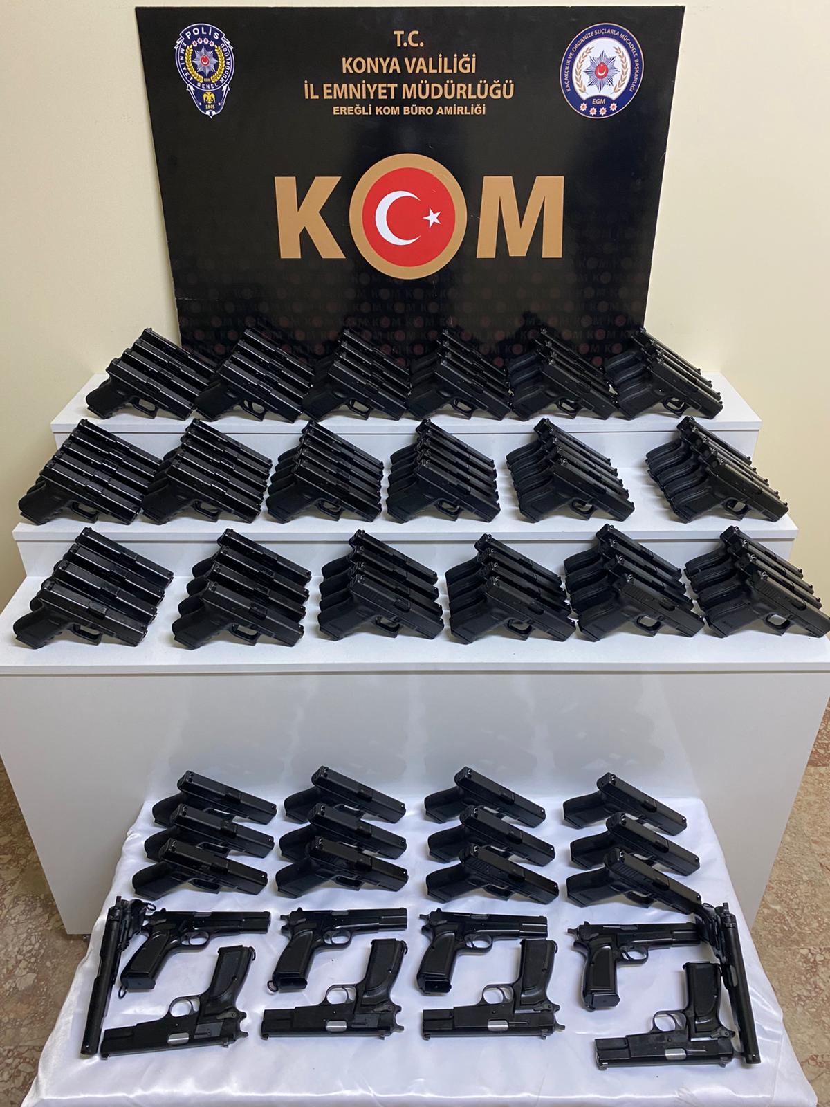Konya'da İl Emniyet Müdürlüğü ekipleri tarafından yapılan operasyonda 100 tabancanın