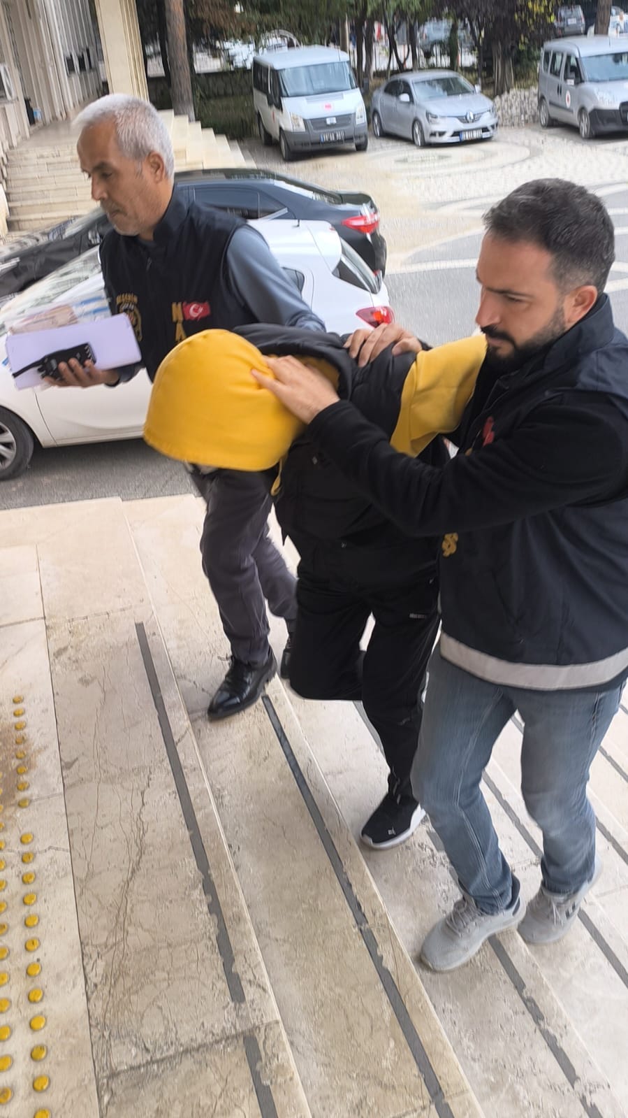 Konya'nın Akşehir ilçesinde Emniyet Müdürlüğü ekipleri tarafından düzenlenen uyuşturucu operasyonunda