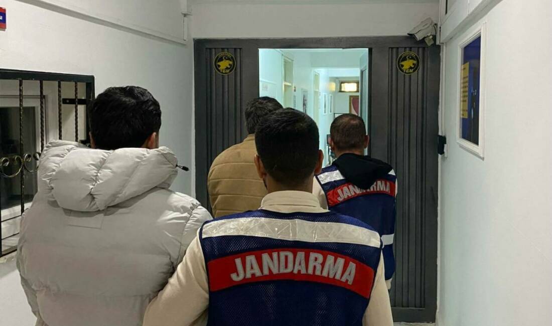 Kayseri'de İl Jandarma Komutanlığı ekipleri tarafından  terör örgütü DEAŞ'a yönelik