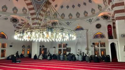 Aksaray İl Müftülüğü tarafından düzenlenen “Ailece Camideyiz Sabah Namazı Buluşması”