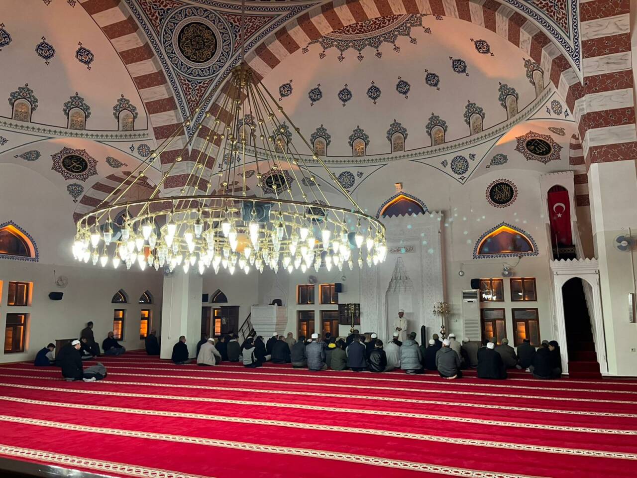 Aksaray İl Müftülüğü tarafından düzenlenen “Ailece Camideyiz Sabah Namazı Buluşması”