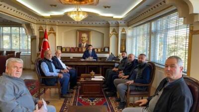 Aksaray Ticaret Borsası Başkanı Hamit Özkök, yönetim kurulu üyeleri ve