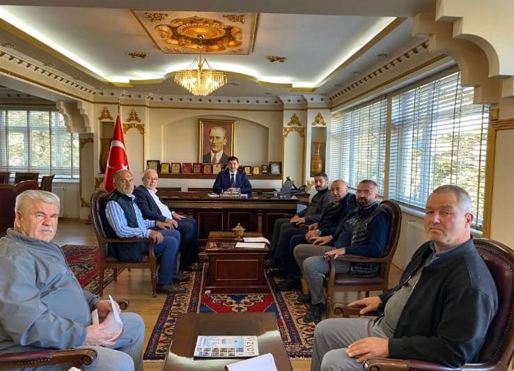 Aksaray Ticaret Borsası Başkanı Hamit Özkök, yönetim kurulu üyeleri ve