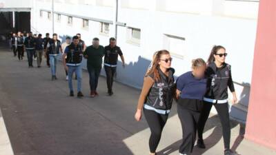 Adana'da kendilerini kamu görevlisi gibi tanıtıp hazineye ait arazileri ecrimisil