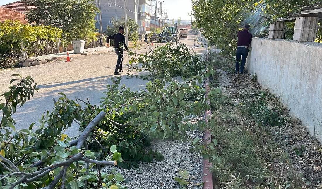 Ağaçören Belediyesi, ilçenin dört bir yanında hizmet atağını sürdürüyor. Yol