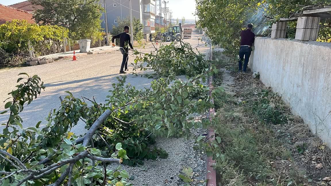 Ağaçören Belediyesi, ilçenin dört bir yanında hizmet atağını sürdürüyor. Yol