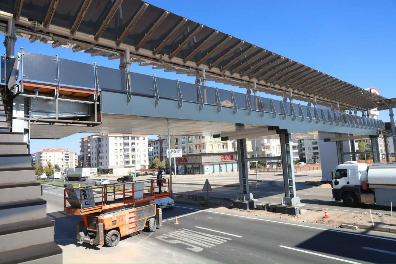 Aksaray Belediyesi, Tacin Mahallesi E-90 Karayolu üzerine asansörlü ve yürüyen