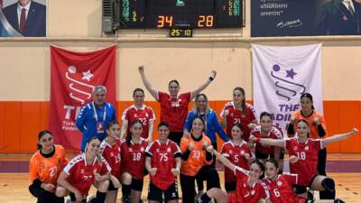 Türkiye Kadınlar Hentbol 1. Ligi’nde mücadele eden Aksaray Belediyespor, üçüncü