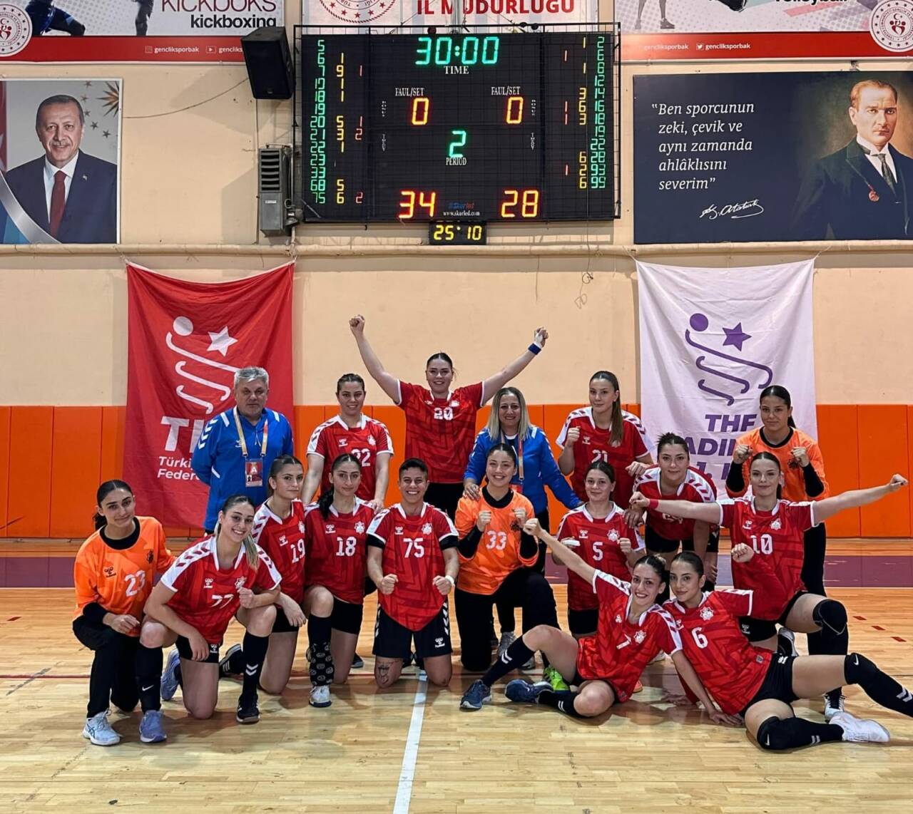 Türkiye Kadınlar Hentbol 1. Ligi’nde mücadele eden Aksaray Belediyespor, üçüncü