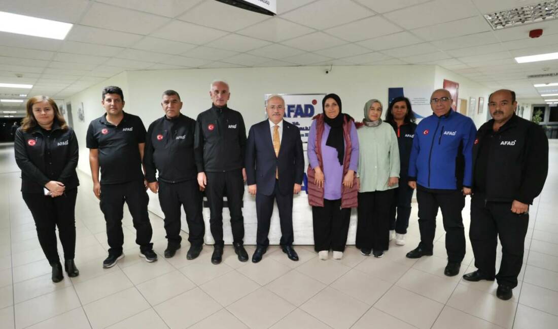Aksaray Valisi Mehmet Ali Kumbuzoğlu, AFAD İl Müdürlüğünü ziyaret ederek