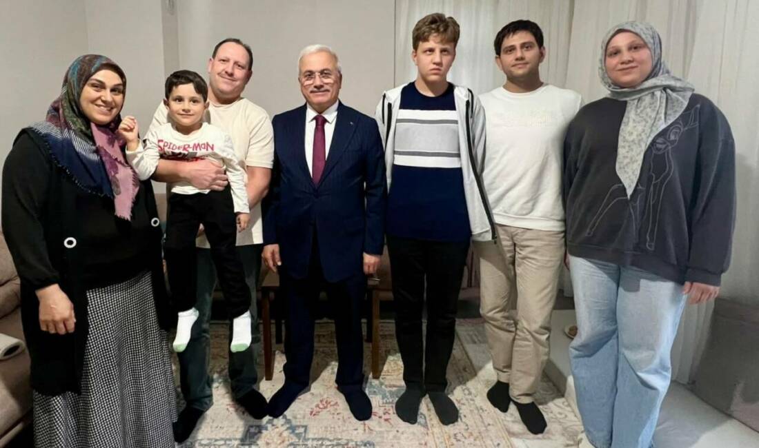 Aksaray Valisi Mehmet Ali Kumbuzoğlu, “Hane Ziyaretleri” programı kapsamında, Sosyal