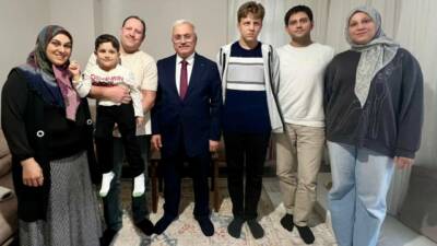 Aksaray Valisi Mehmet Ali Kumbuzoğlu, “Hane Ziyaretleri” programı kapsamında, Sosyal
