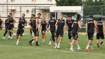 68 Aksarayspor, grubun namağlup takımı Gebzespor’u kendi sahasında 3-0 mağlup