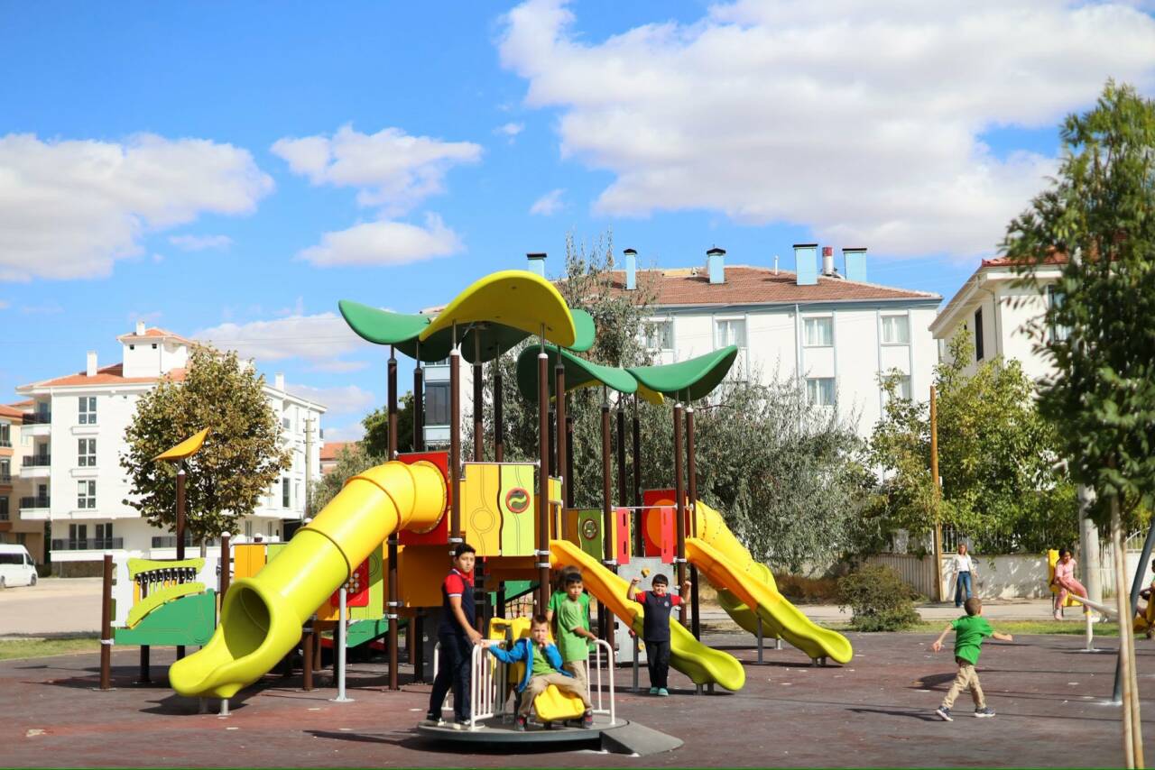 Aksaray Belediyesi, çocukların güvenli ve eşit şekilde oyun oynayabileceği alanlar