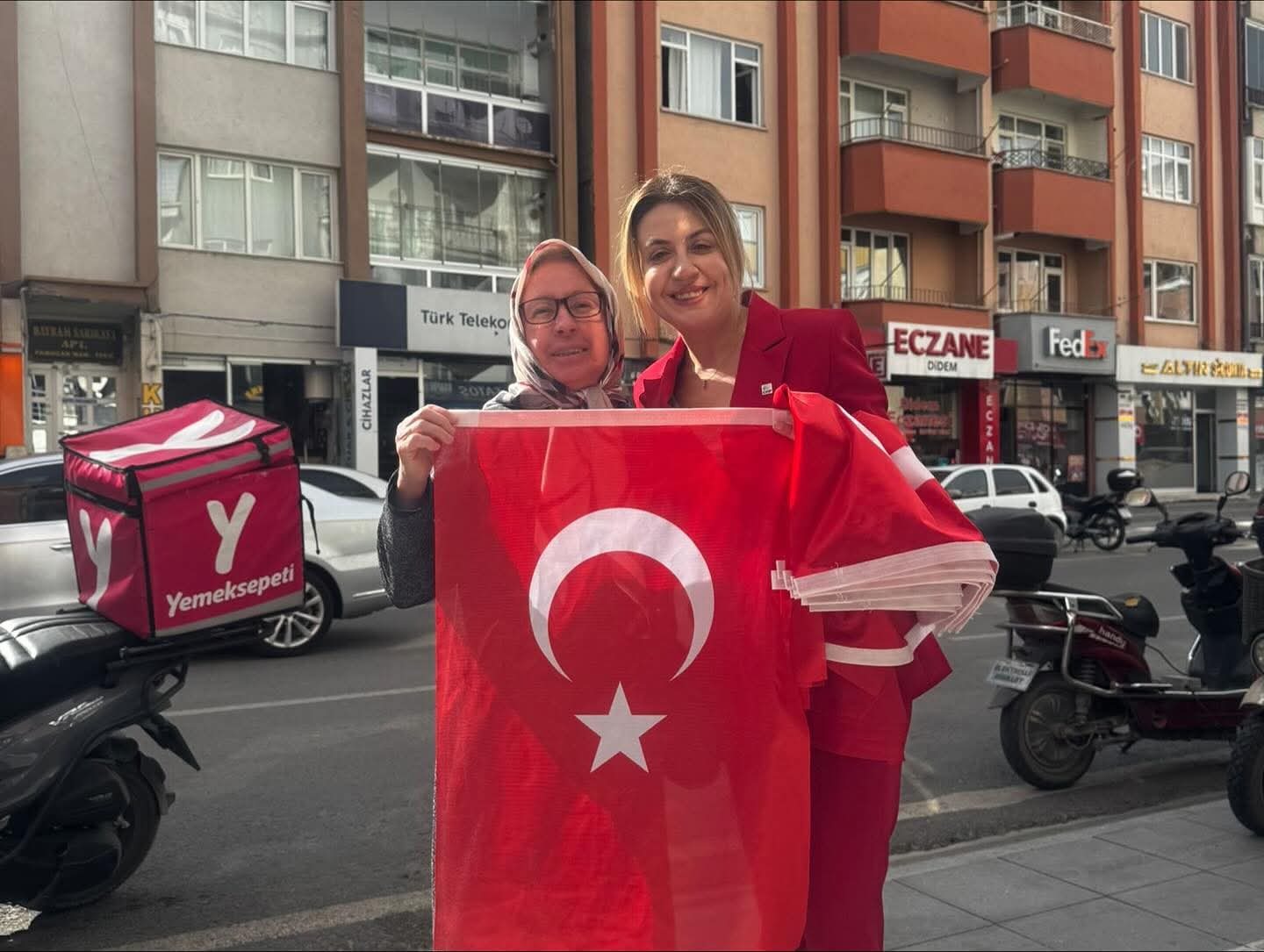 Cumhuriyet’in 102. yılı dolayısıyla CHP Aksaray Merkez İlçe Başkanlığı, şehir