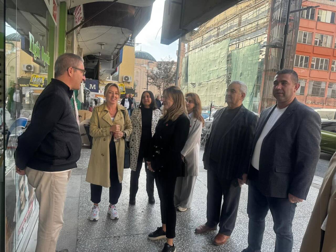 CHP Aksaray Merkez İlçe Başkanlığı, Kalealtı Caddesi’nde faaliyet gösteren esnafla