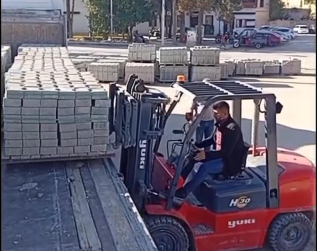 Demirci Belediye Başkanı, mimarından teknikere kadar herkesin özveriyle çalıştığını belirterek,