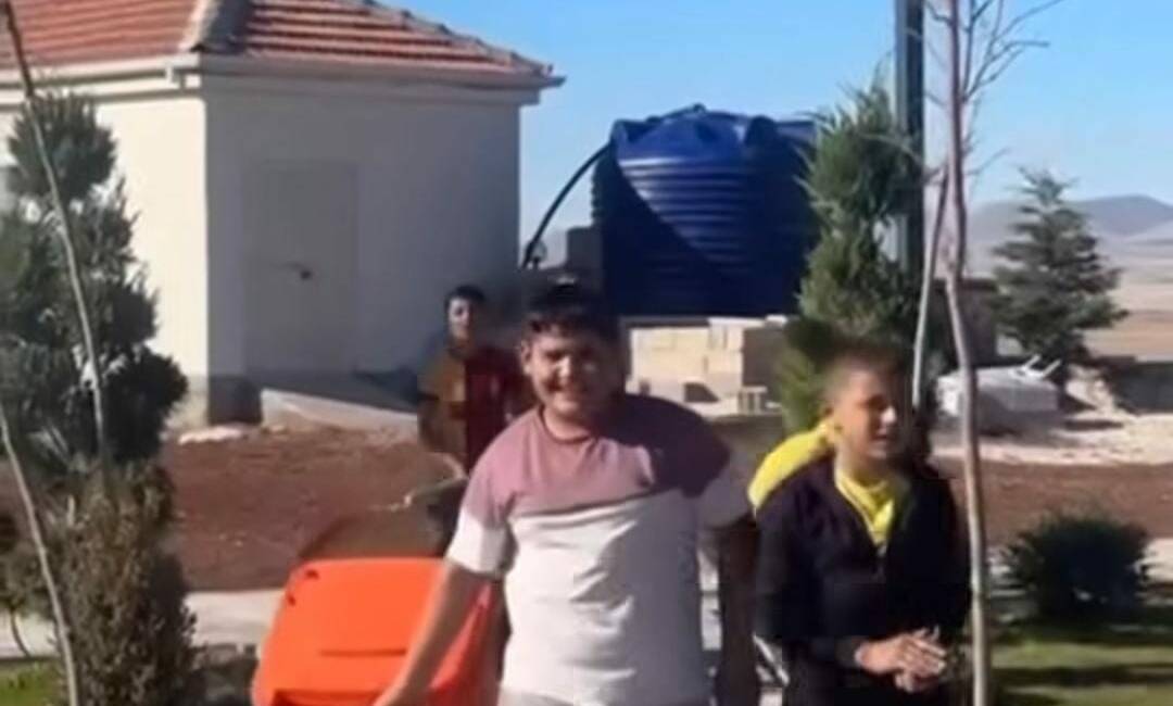 Demirci Belediyesi’nin desteğiyle düzenlenen çevre temizliği etkinliğinde, çocuklar ve imamlar