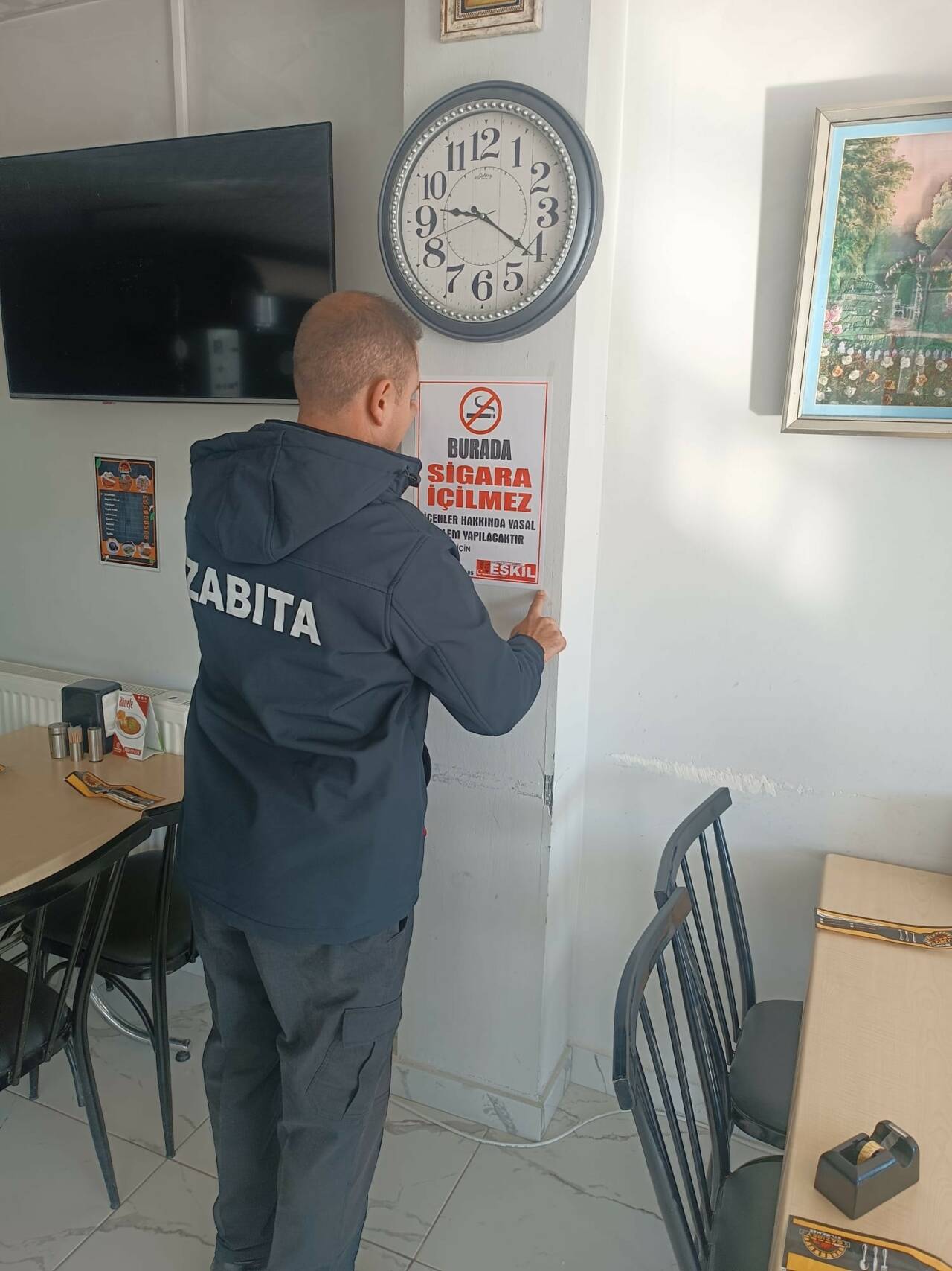 Eskil Belediyesi Zabıta Birimi ekipleri, halk sağlığını korumak ve temiz