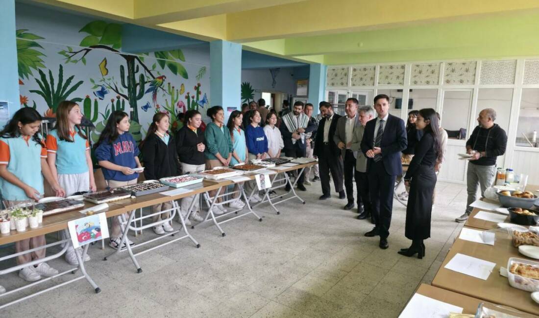 Eşmekaya Ortaokulu’nda “Çevreme Duyarlıyım, Değerlerime Sahip Çıkıyorum (ÇEDES)” projesi kapsamında