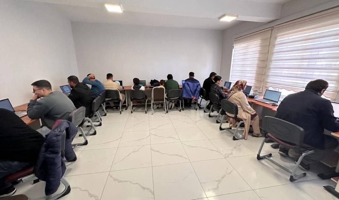 Aksaray’ın Eskil ilçesinde Halk Eğitimi Merkezi tarafından düzenlenen bilgisayar kursu
