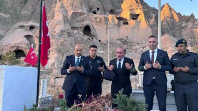 Güzelyurt Kaymakamı Süleyman Arat, ilçe protokolüyle birlikte şehit ailelerini ziyaret