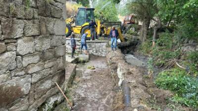 Güzelyurt Belediyesi, ilçe genelinde sürdürdüğü temizlik ve çevre düzenleme çalışmalarına