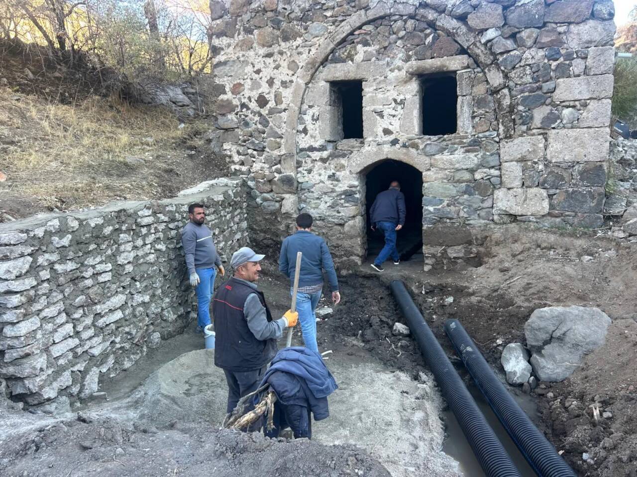 Güzelyurt Belediyesi, Güneydere Mevkisinde yer alan tarihi ırmakta kapsamlı temizlik