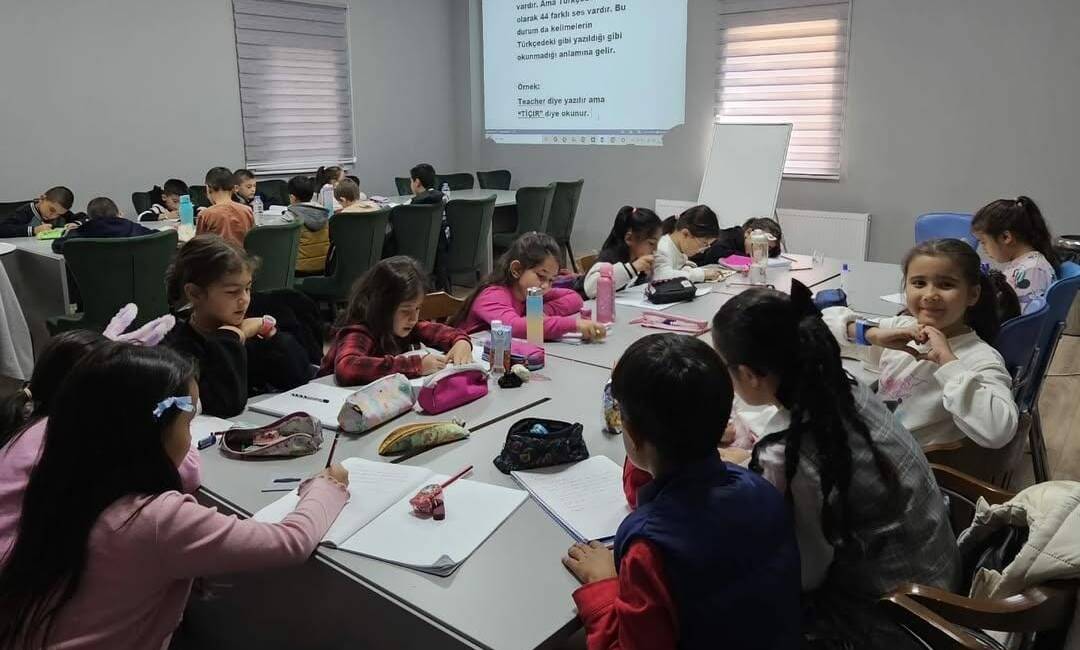 Aksaray Hasandağ Gençlik Merkezinde düzenlenen hafta sonu kursları öğrencilerden büyük