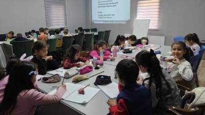 Aksaray Hasandağ Gençlik Merkezinde düzenlenen hafta sonu kursları öğrencilerden büyük