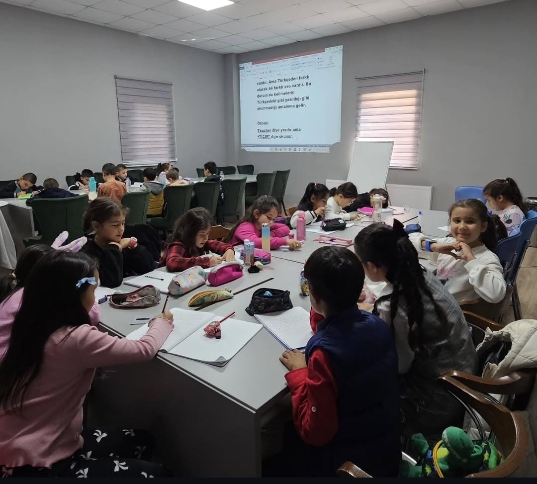 Aksaray Hasandağ Gençlik Merkezinde düzenlenen hafta sonu kursları öğrencilerden büyük