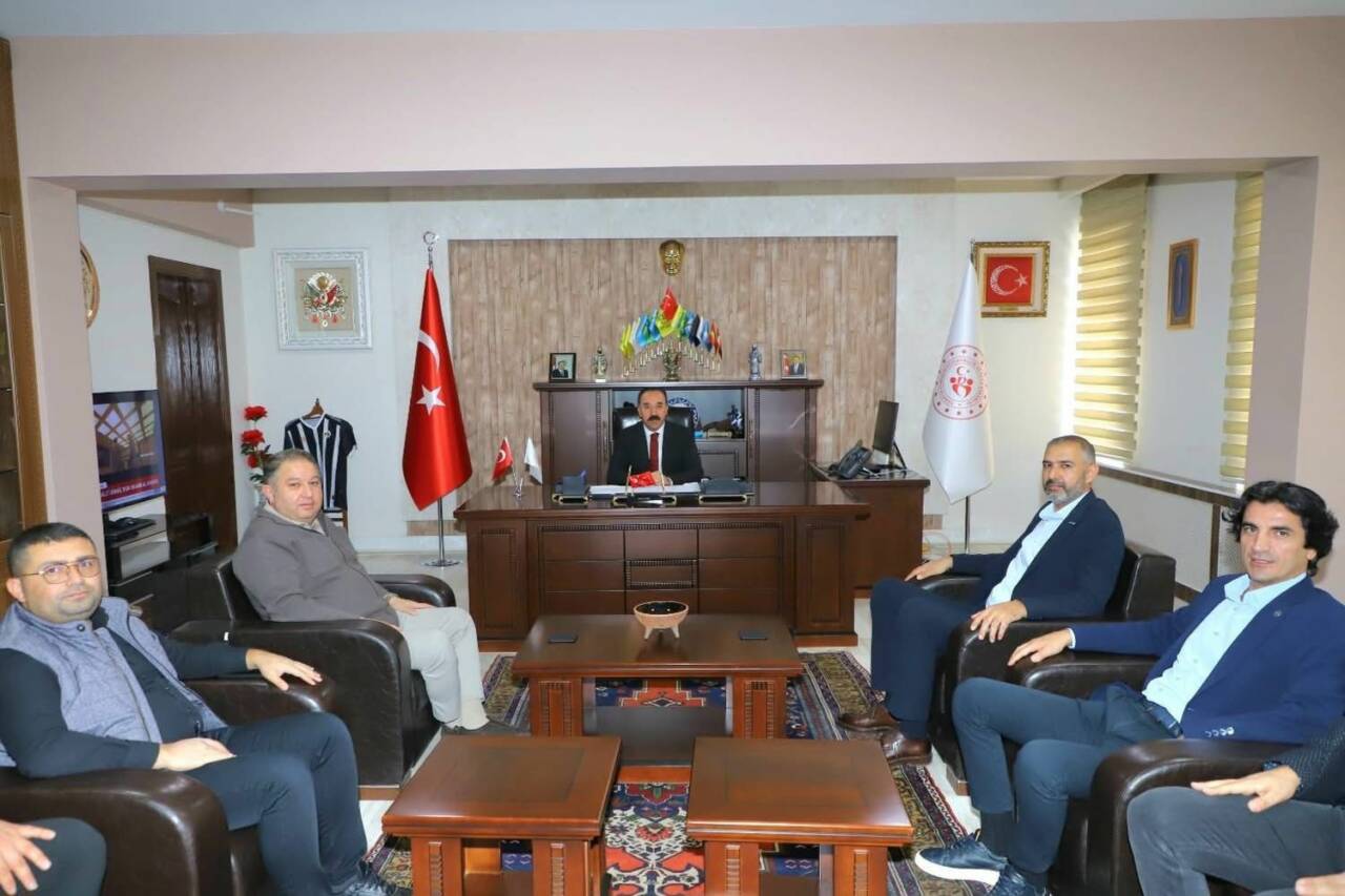 MÜSİAD Aksaray Başkanı Av. Sefa Göktaş ve yönetimi, İl Müdürü