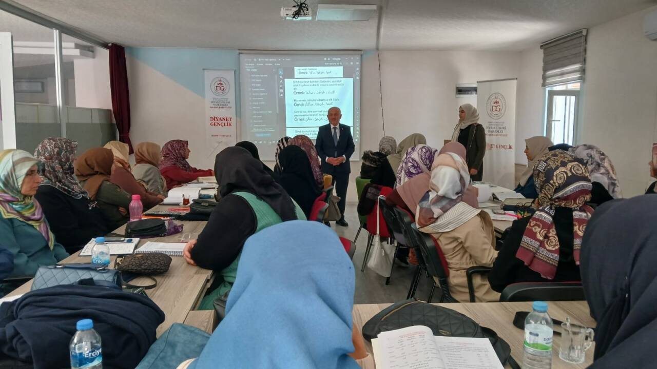 Aksaray İl Müftüsü Veysel Işıldar, Diyanet Gençlik Merkezinde düzenlenen Arapça