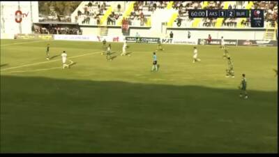 Aksarayspor–Bursaspor maçında iptal edilen nizami golün yan hakemi Onur Tomak,